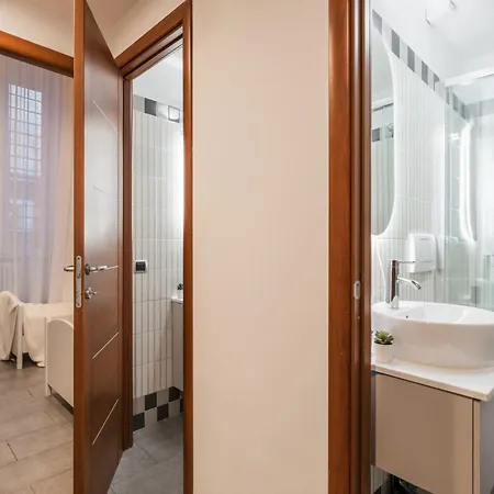 The Rent - Three-bedroom In Manzoni District Rzym