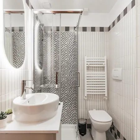 The Rent - Three-bedroom In Manzoni District * Roma