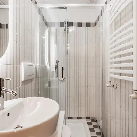 The Rent - Three-bedroom In Manzoni District *